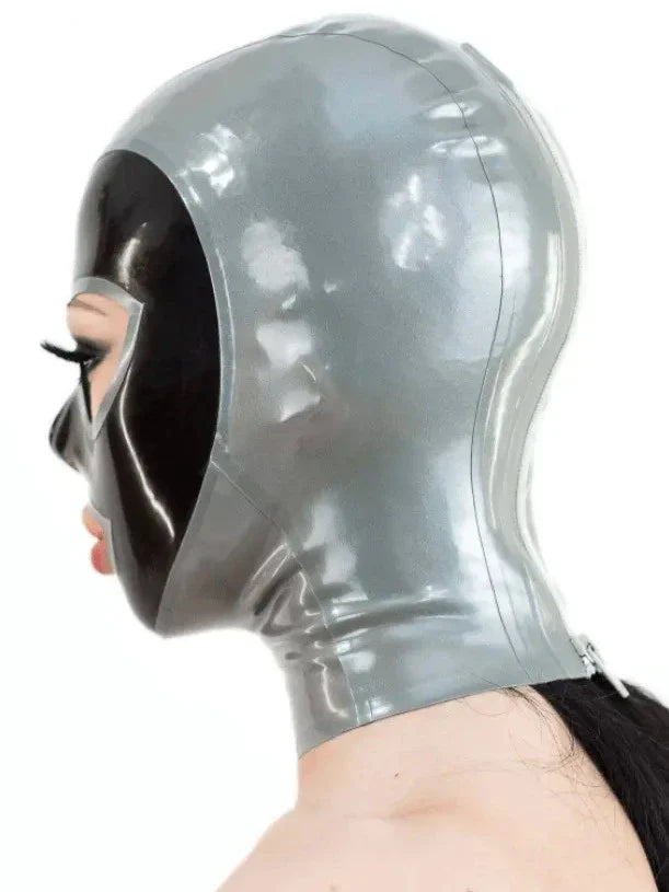 Silberne und schwarze Latexmaske