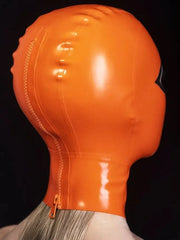 Oranje en zwarte latex capuchon