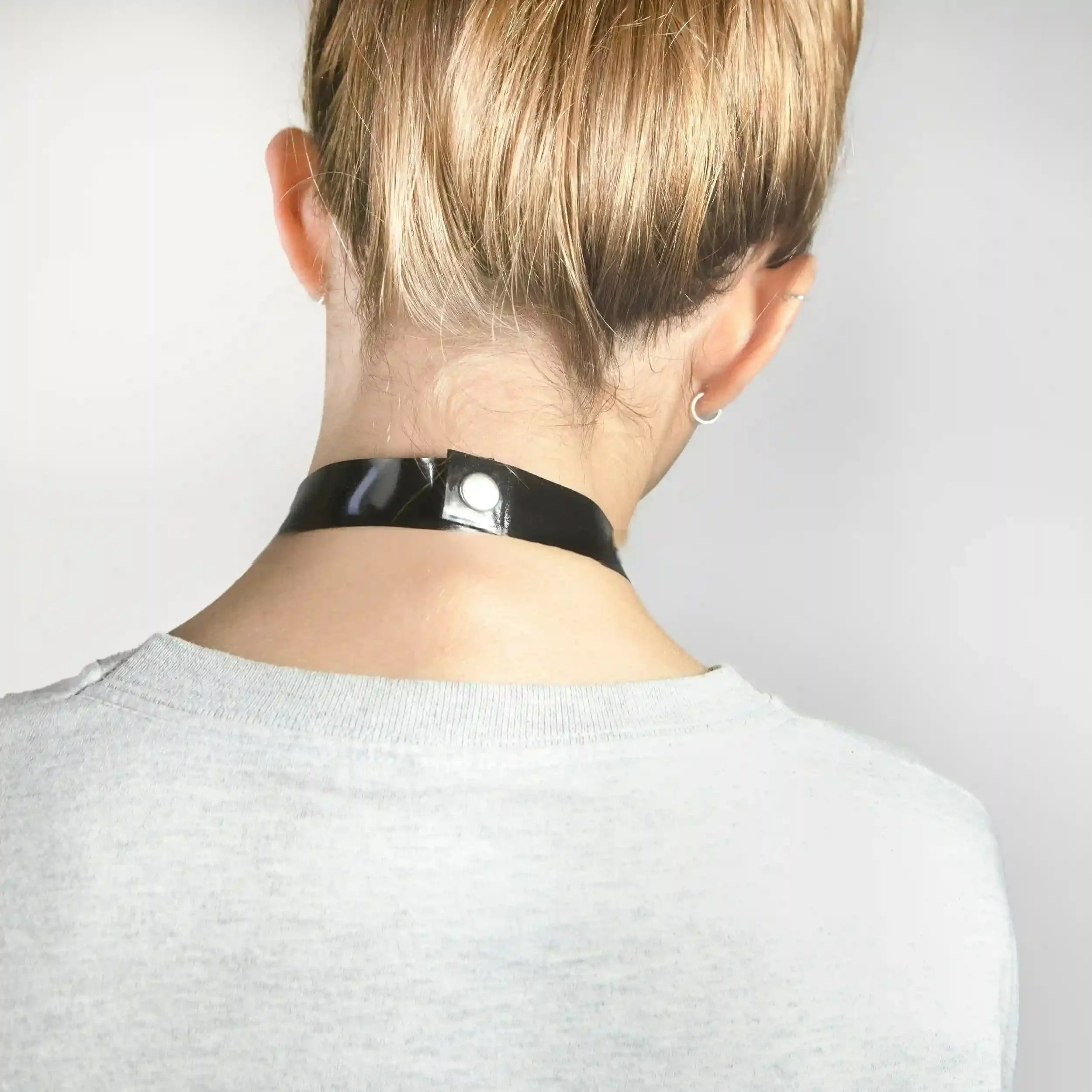 Sleek Black O-Ring Choker