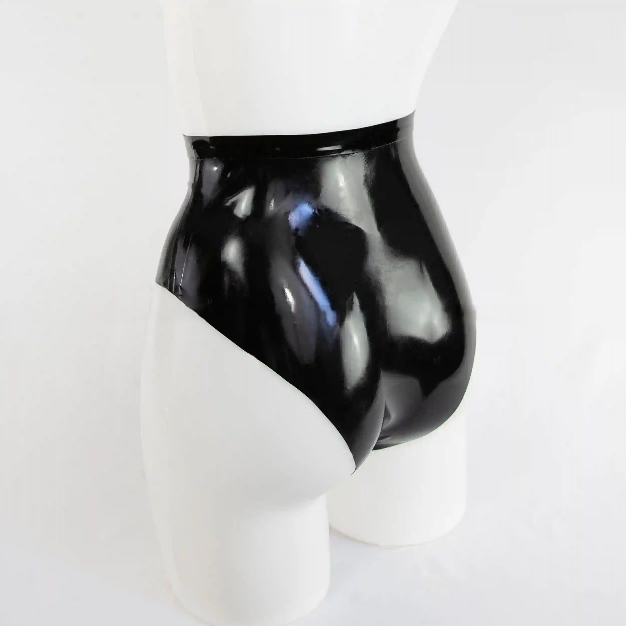 Latex-Höschen mit hoher Taille und Herz-Akzent