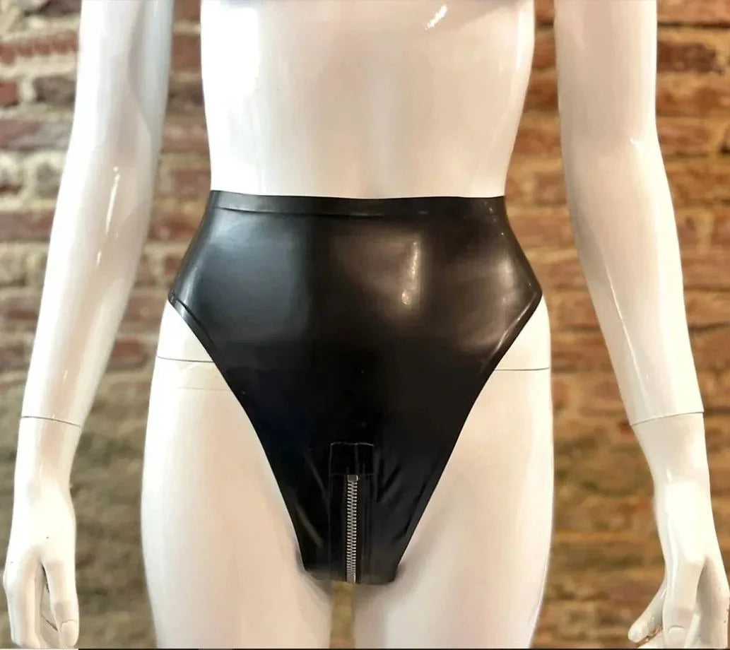 Opvallend zwart latex slipje met hoge taille en ritssluiting