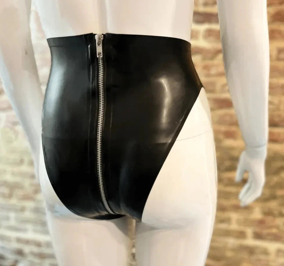 Opvallend zwart latex slipje met hoge taille en ritssluiting