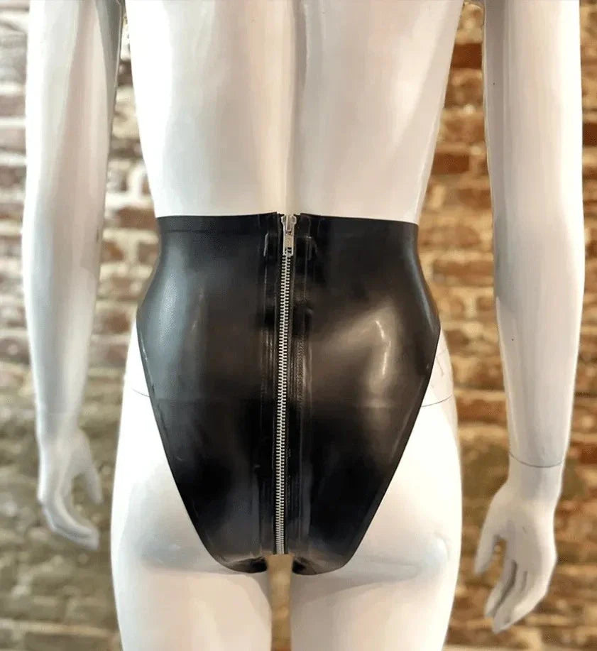 Opvallend zwart latex slipje met hoge taille en ritssluiting